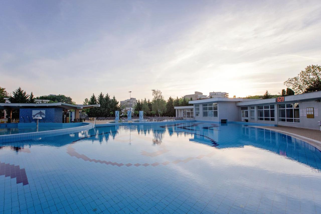 Hotel International Băile Felix エクステリア 写真