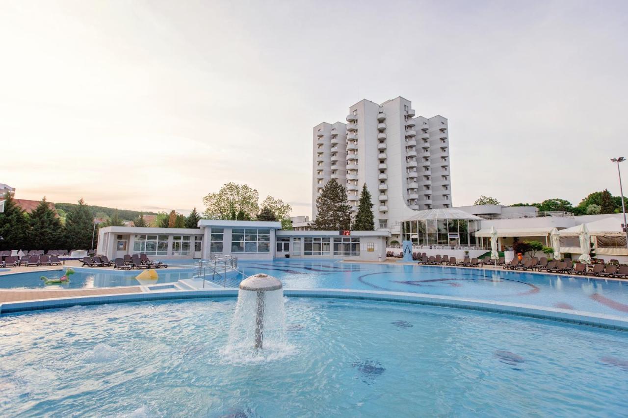 Hotel International Băile Felix エクステリア 写真
