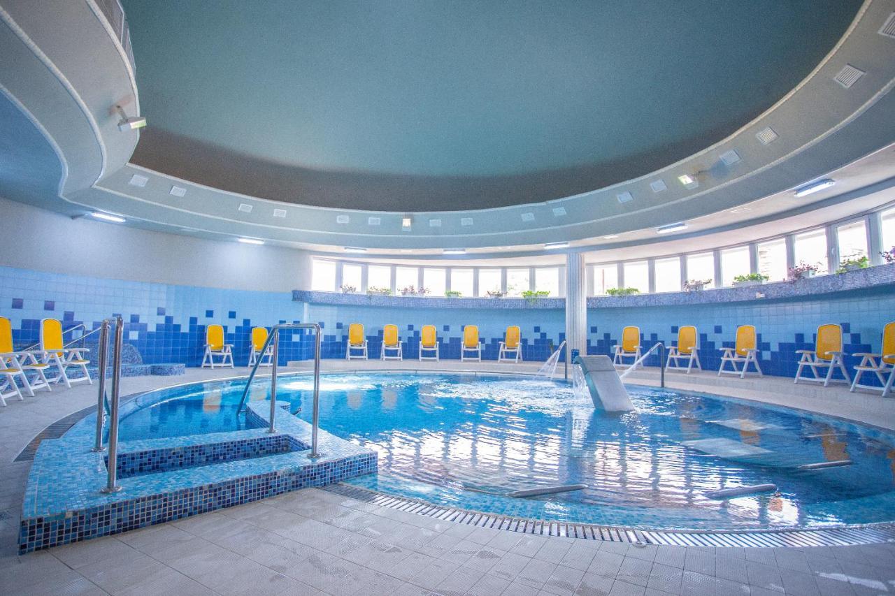 Hotel International Băile Felix エクステリア 写真
