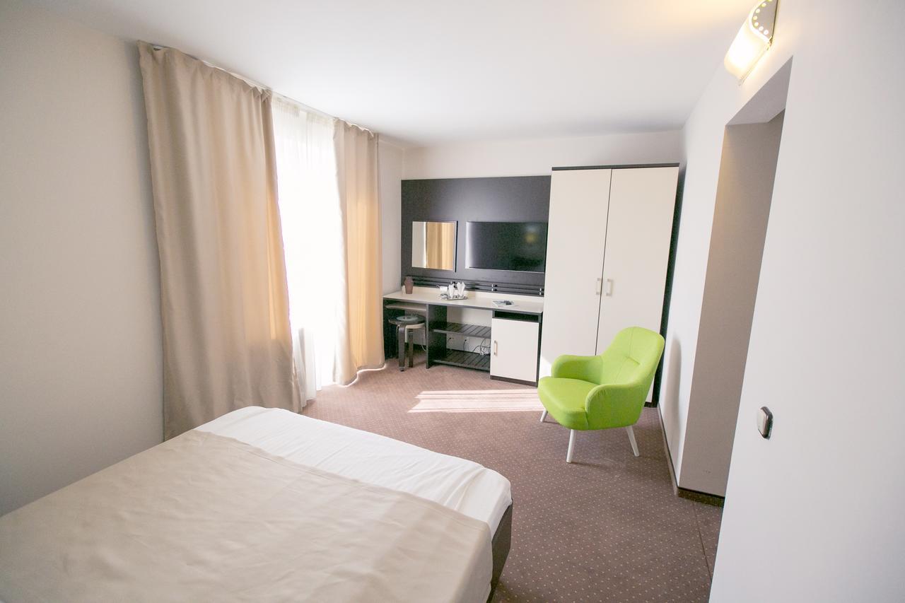 Hotel International Băile Felix エクステリア 写真