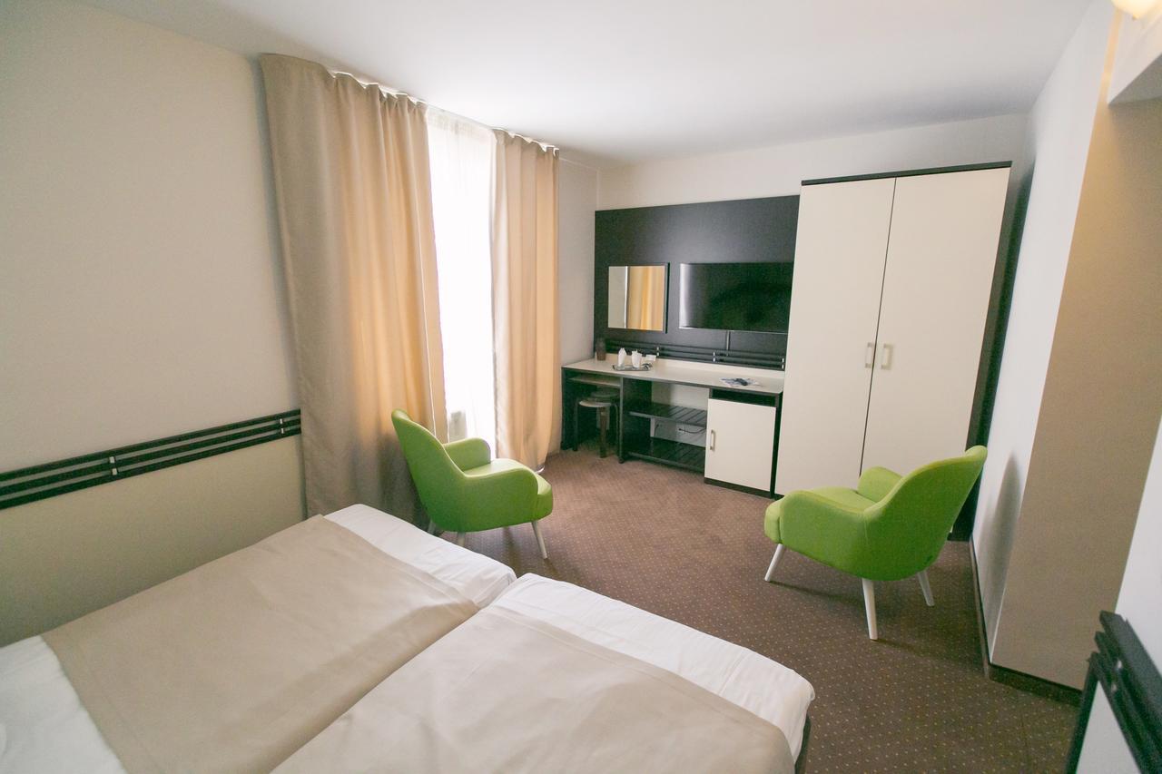 Hotel International Băile Felix エクステリア 写真