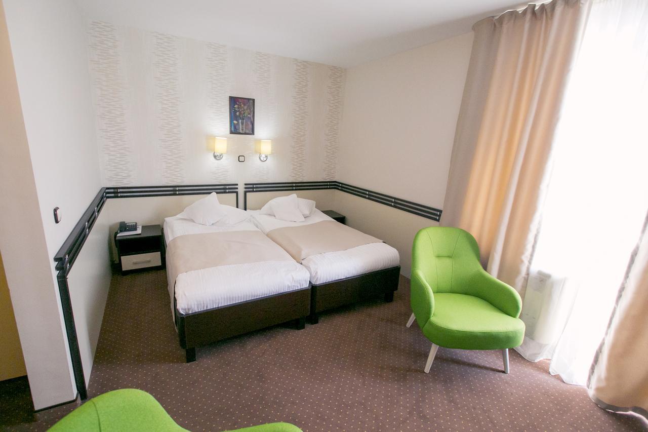 Hotel International Băile Felix エクステリア 写真