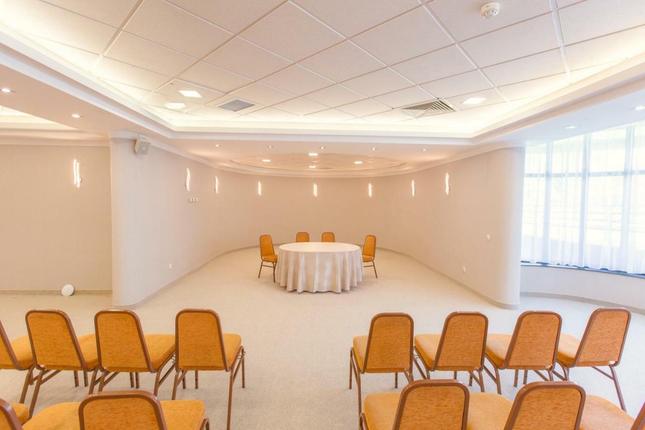 Hotel International Băile Felix エクステリア 写真
