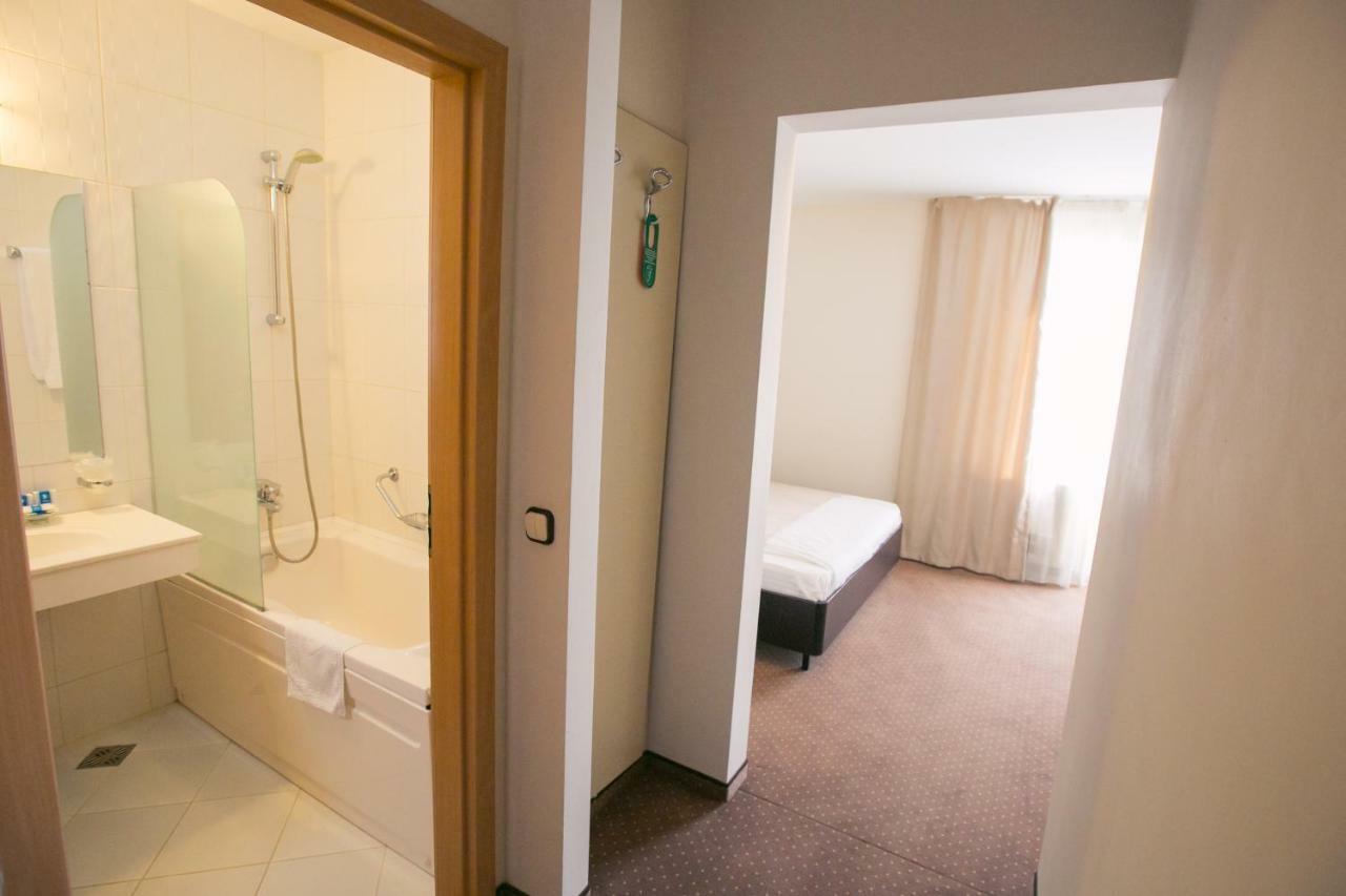 Hotel International Băile Felix エクステリア 写真